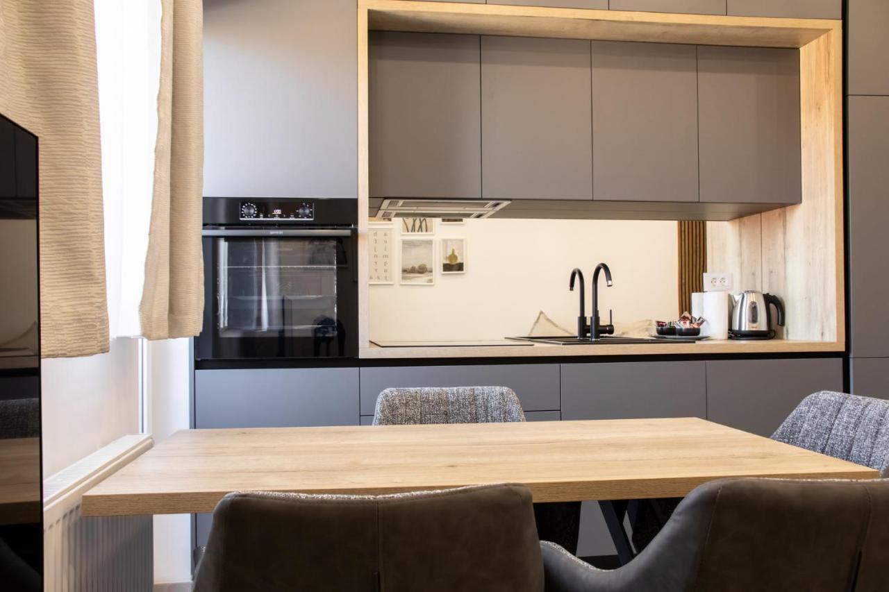 Hugo Apartments Zagreb Bagian luar foto