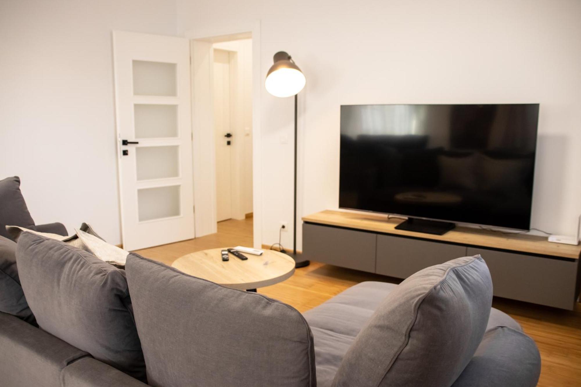 Hugo Apartments Zagreb Bagian luar foto